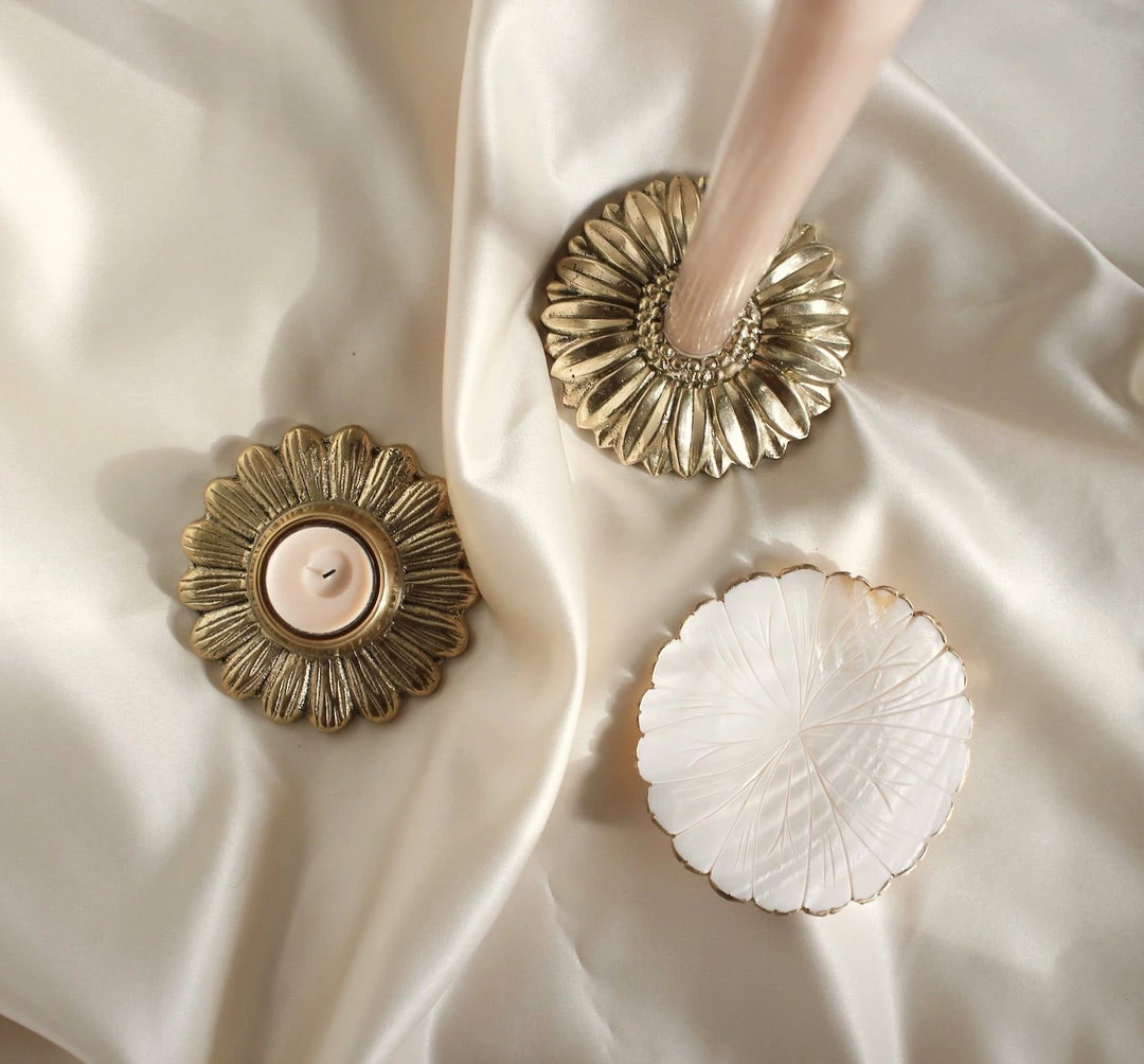 À La Daisy Mother Of Pearl Dish Accessories 6 À La Daisy Mother Of Pearl Dish Accessories