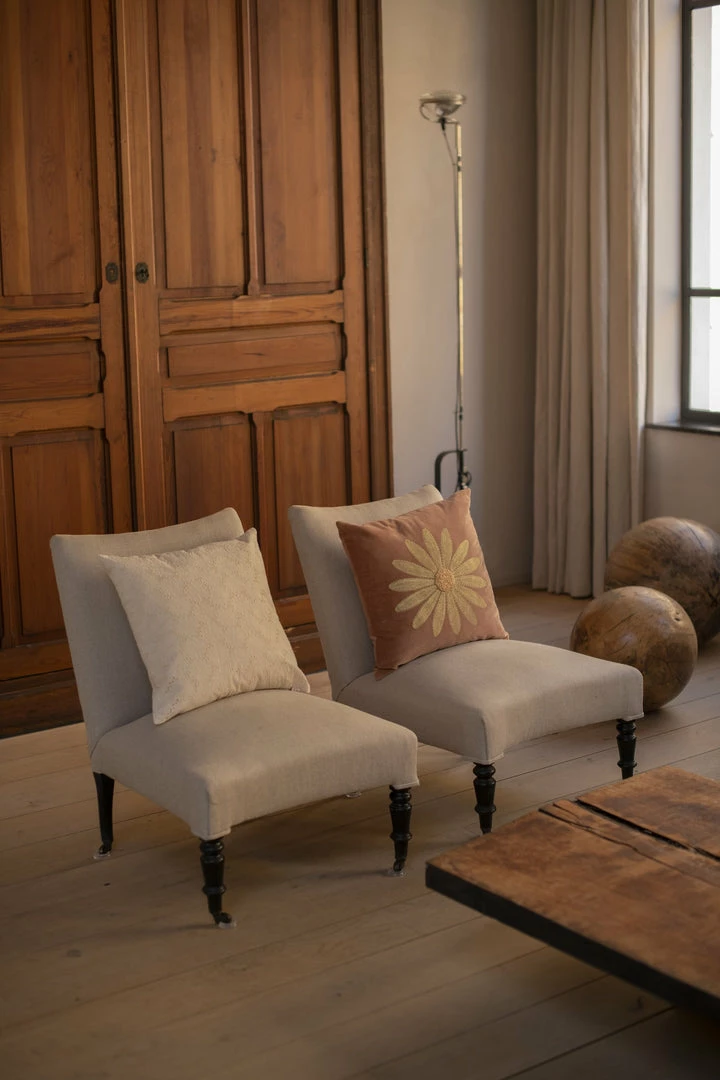 À La Daisy Velvet Embroidered Cushion Accessories 4 À La Daisy Velvet Embroidered Cushion Accessories