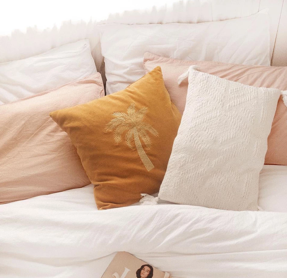 À La Palm Velvet Cushion Accessories 5 À La Palm Velvet Cushion Accessories